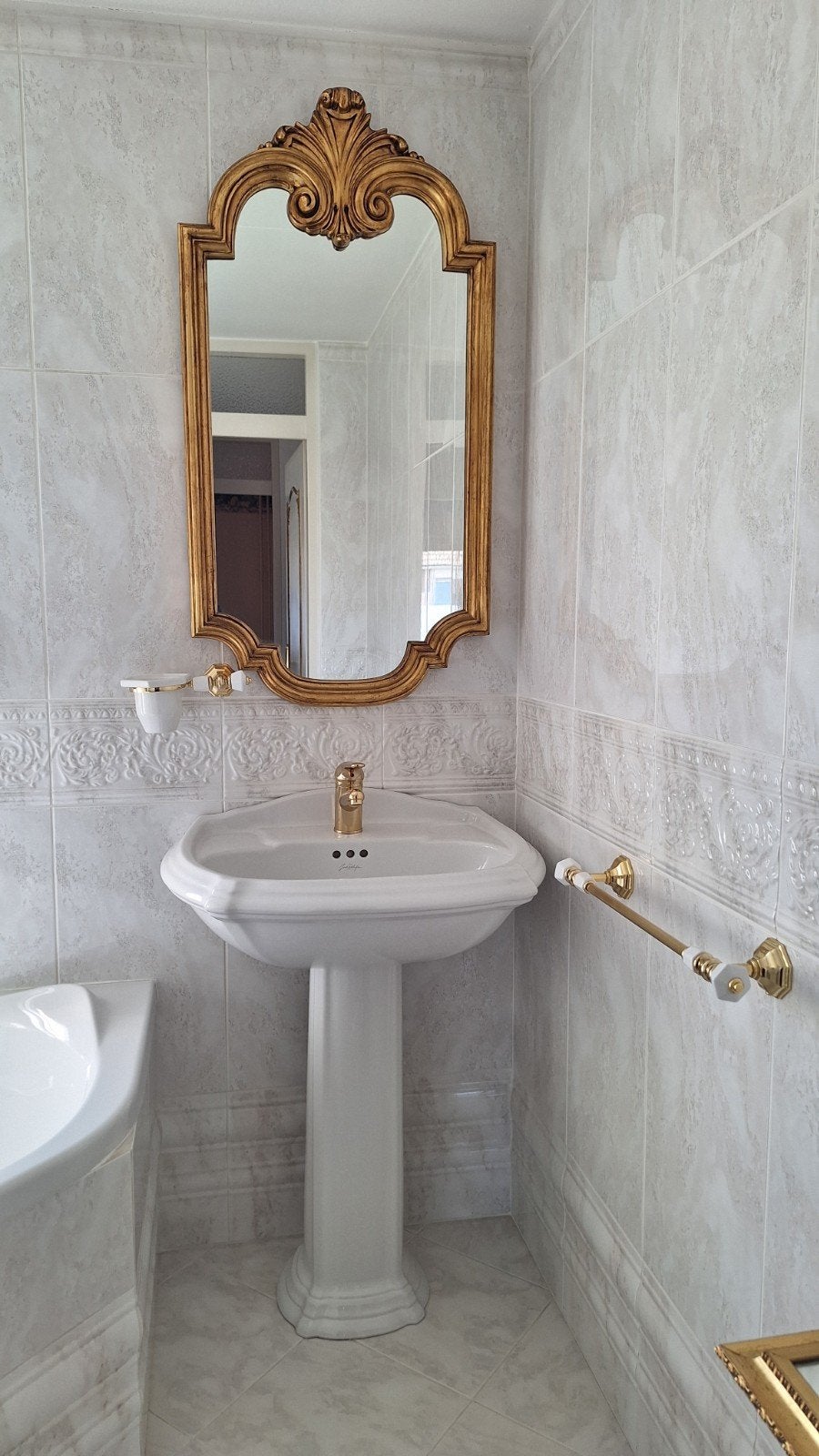 Mooie spiegel of een Luxe gouden badkameraccessoires met wit, Overige typen, Zo goed als nieuw, Minder dan 100 cm, 25 tot 50 cm