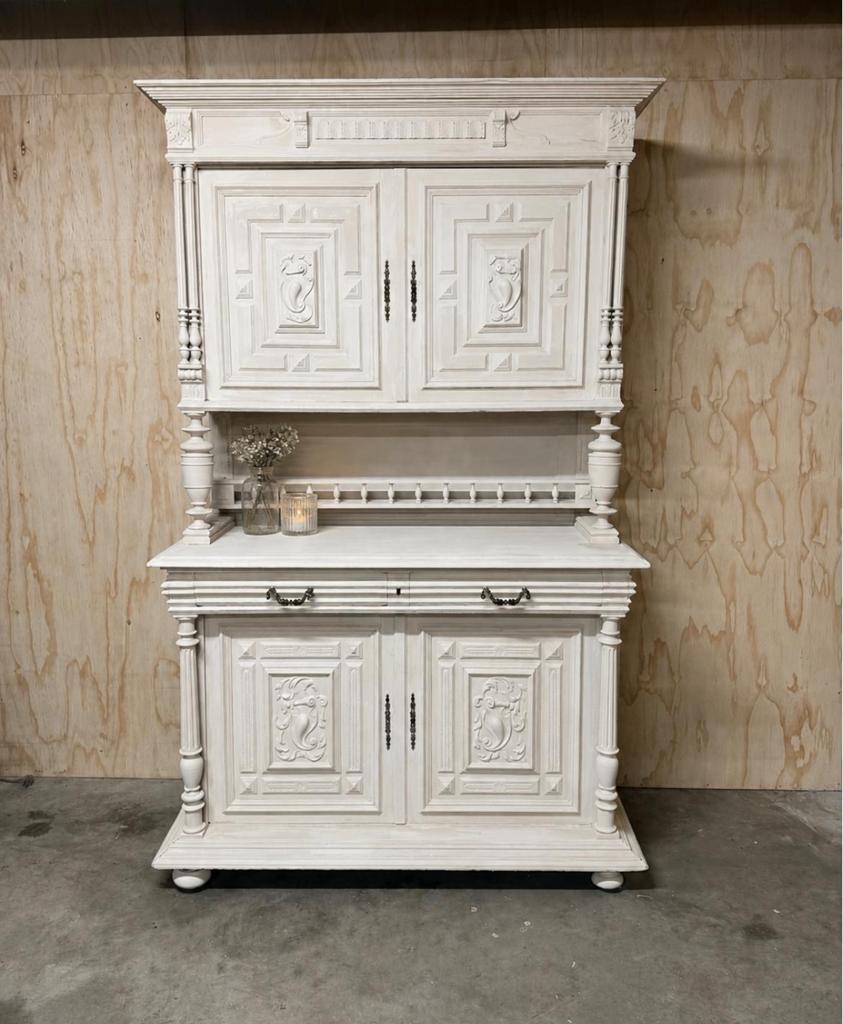 Antiek beige dressoir met sierlijke details, Ophalen