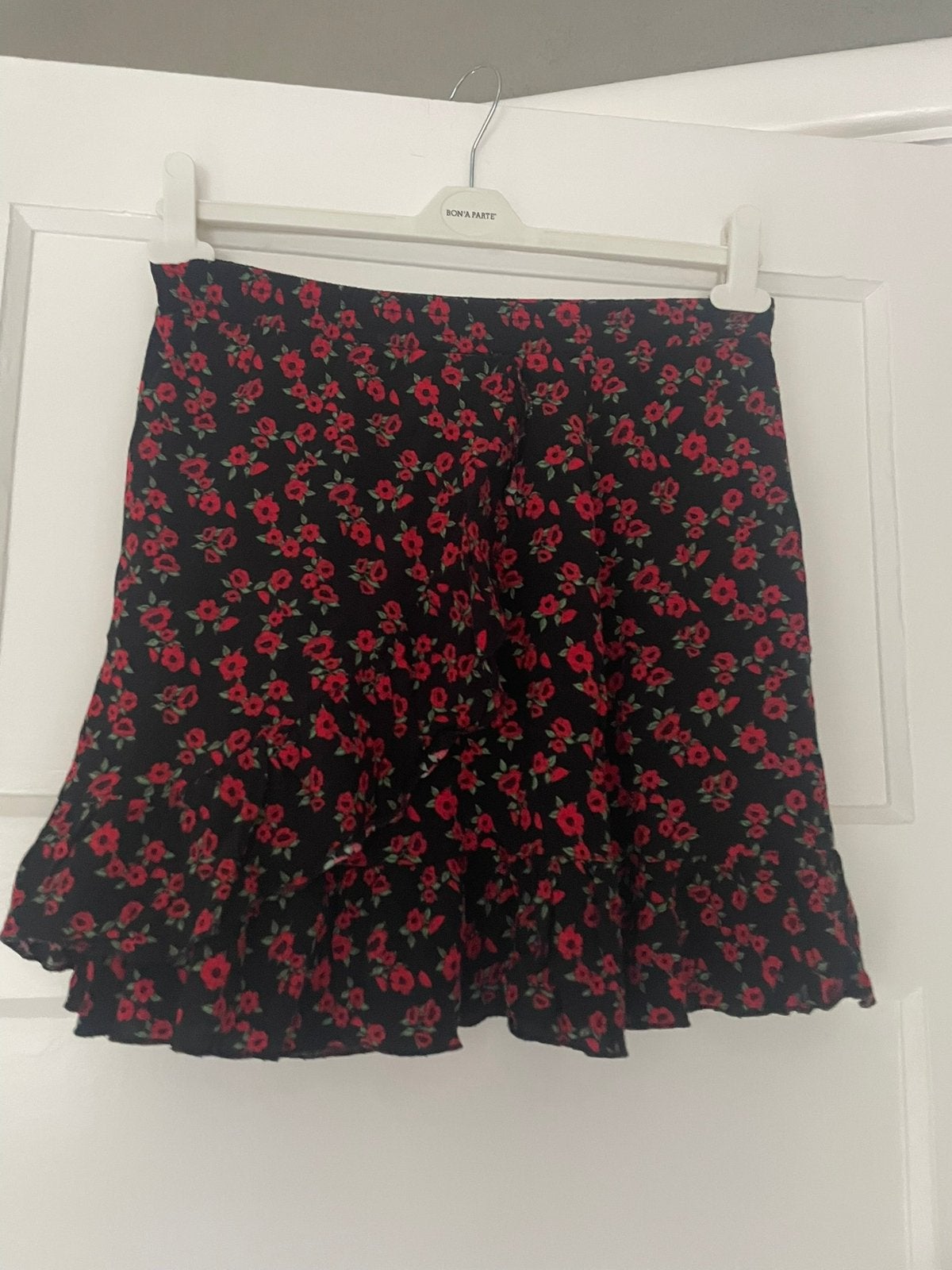 Seven Sisters Schattig zwart rokje rode roosjes maat S, Kleding | Dames, Rokken, Zwart, Ophalen of Verzenden, Zo goed als nieuw