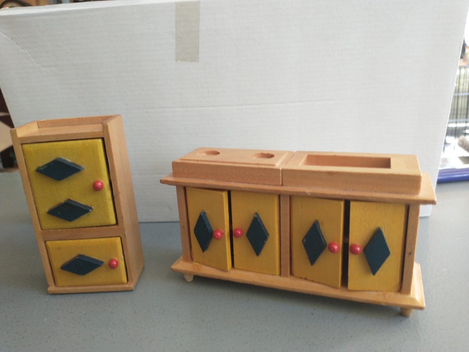 Vintage houten poppenhuis meubels - ladekast en dressoir, Ophalen of Verzenden, Gebruikt