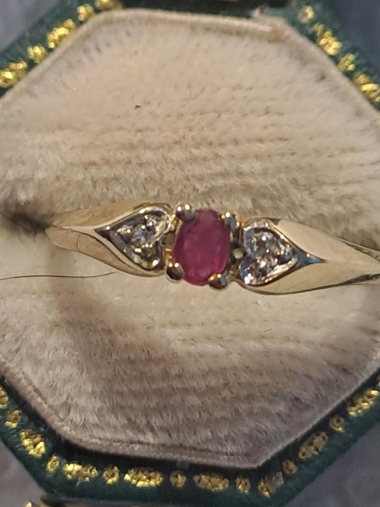 9 kt gouden damesring robijn met diamant, Sieraden, Tassen en Uiterlijk, Ringen, Zo goed als nieuw, Dame, Kleiner dan 17, Rood