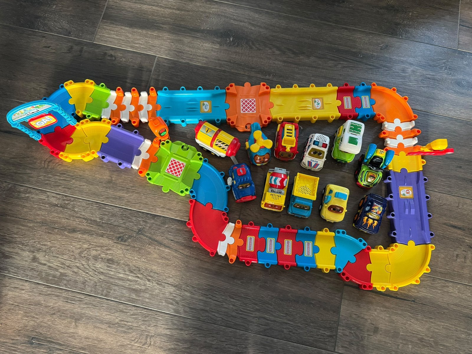 Toet toet autobaan met 10 auto’s, Ophalen of Verzenden, Zo goed als nieuw, 2 tot 4 jaar