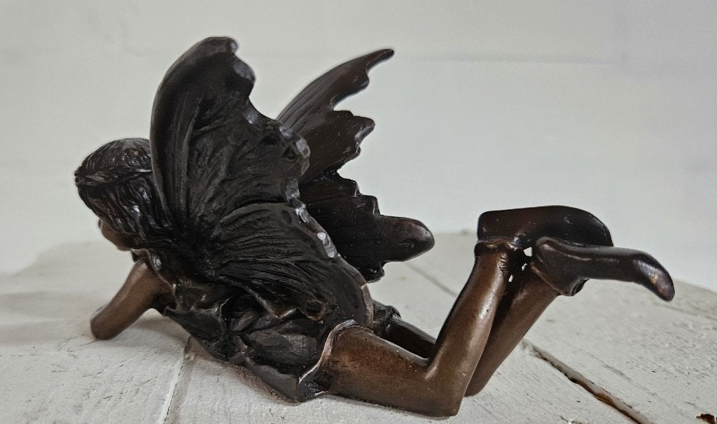 LIGGENDE BRONZEN ELFJE / ENGEL / FEE, Ophalen of Verzenden, Brons, Beeld