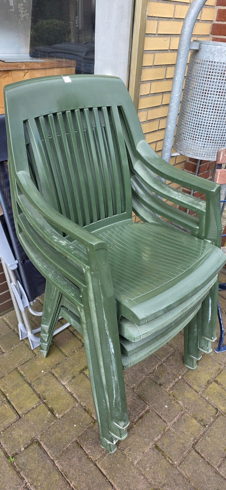 Stapelbare groene tuinstoelen (4 stuks) 15 euro, Ophalen