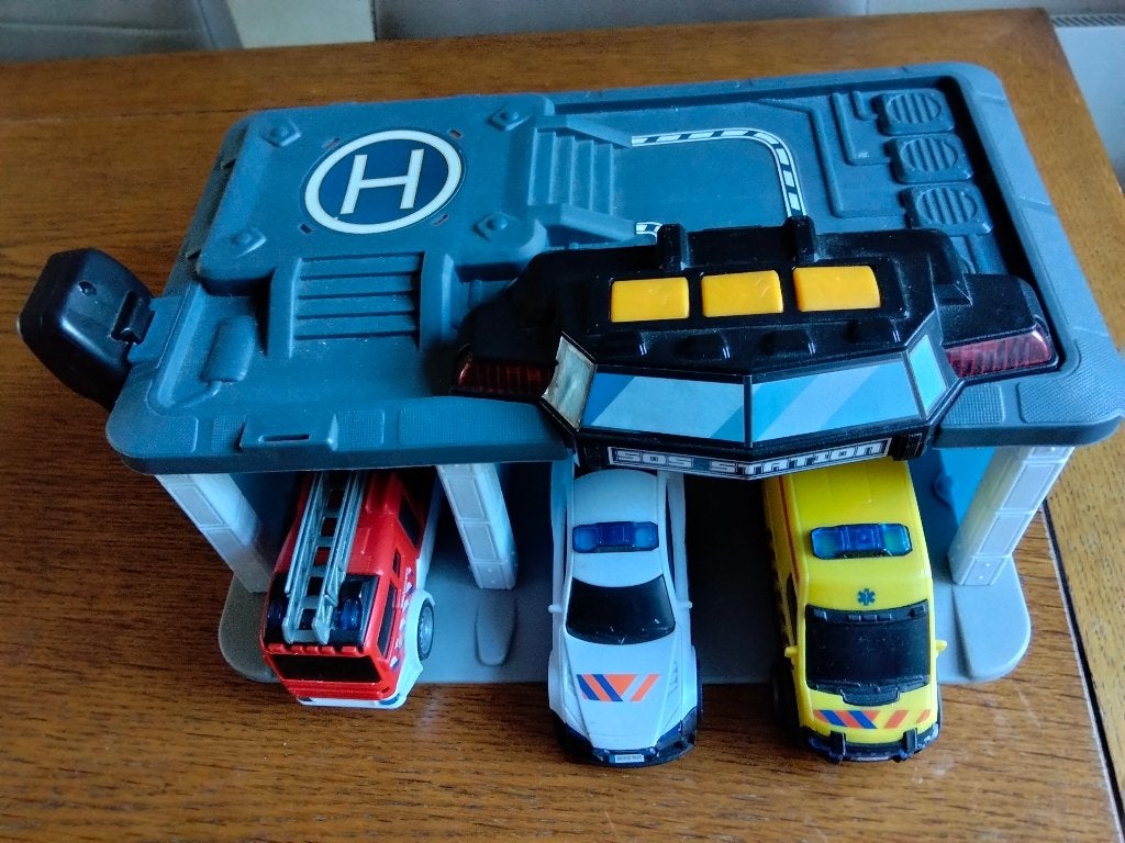 Hulp voertuigen garage, Ophalen, Zo goed als nieuw