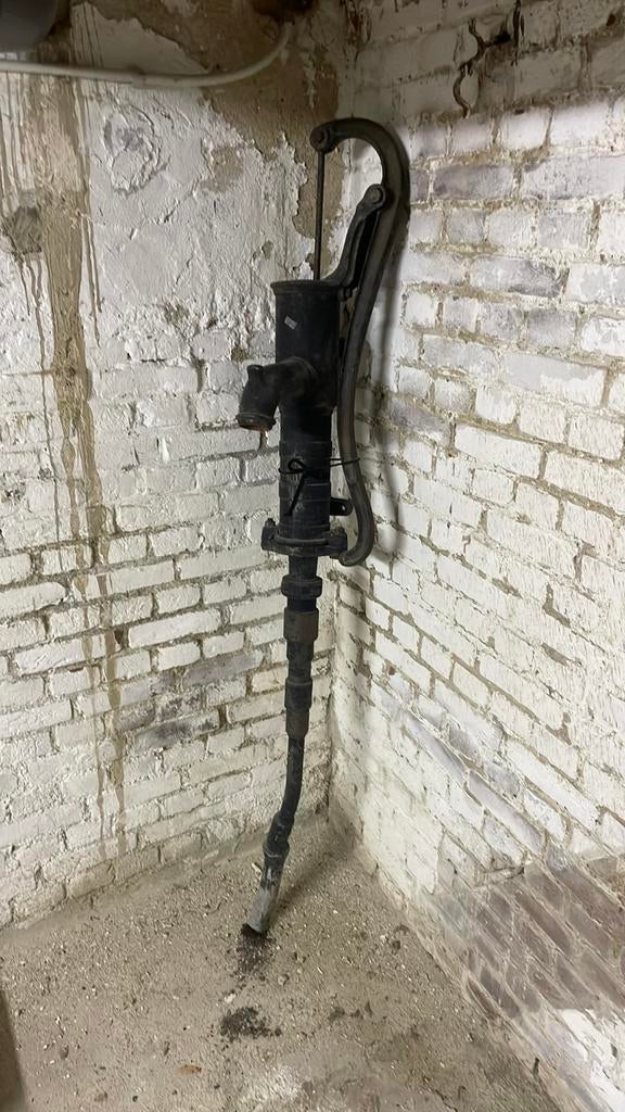 Antieke waterpomp, Ophalen, Gebruikt, Handmatig, Bronpomp