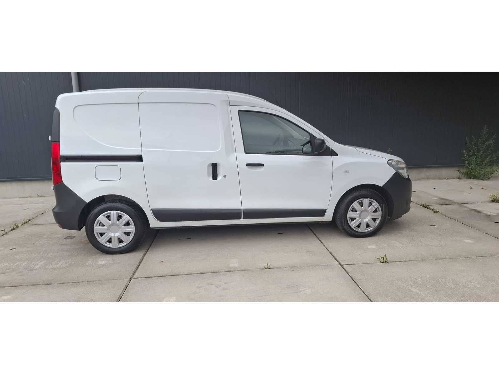 Dacia - Dokker - 1.5 Blue dCi Essent. - Bedrijfswagen - 2020, Auto's, Gebruikt, Euro 6, 4 cilinders, Wit