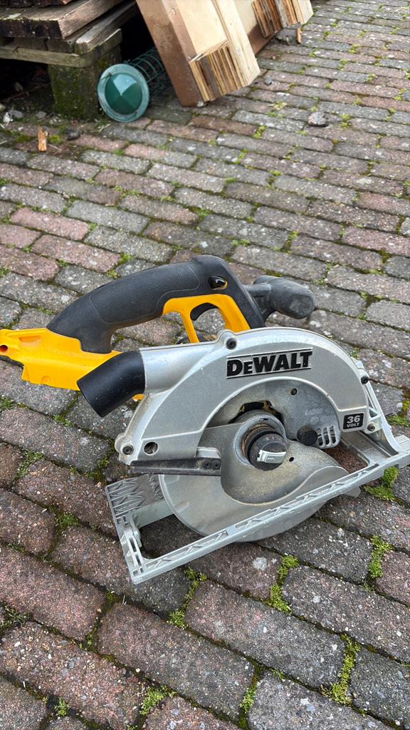 DeWalt DC300 Cirkelzaag 36V - Krachtig en Draadloos, Doe-het-zelf en Verbouw, Gereedschap | Zaagmachines, Ophalen, Gebruikt, Cirkelzaag