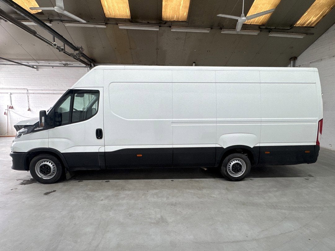 Iveco Daily L4H2 35C16V 2.3 410 Camera|Airco, Auto's, Automaat, Dealer onderhouden, Achterwielaandrijving, Gebruikt