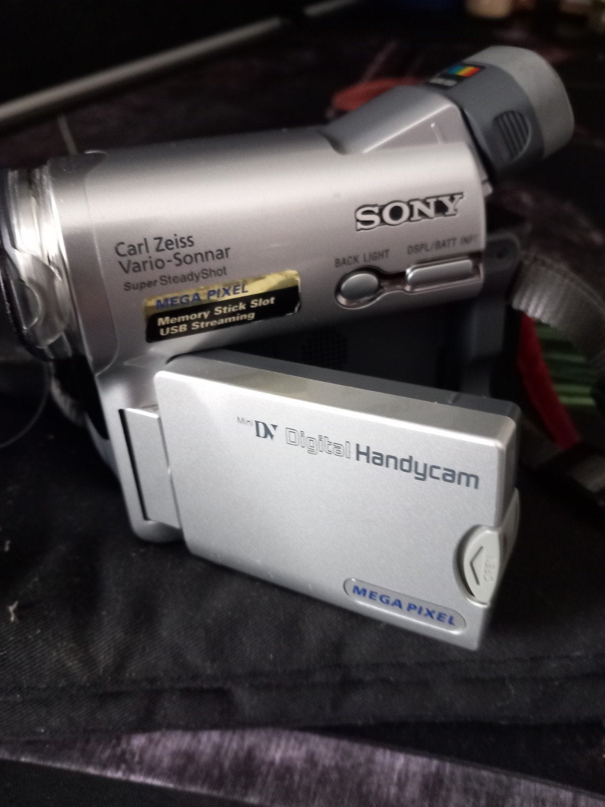 Digitale camera, Mini dv, 20x of meer, Ophalen of Verzenden, Zo goed als nieuw