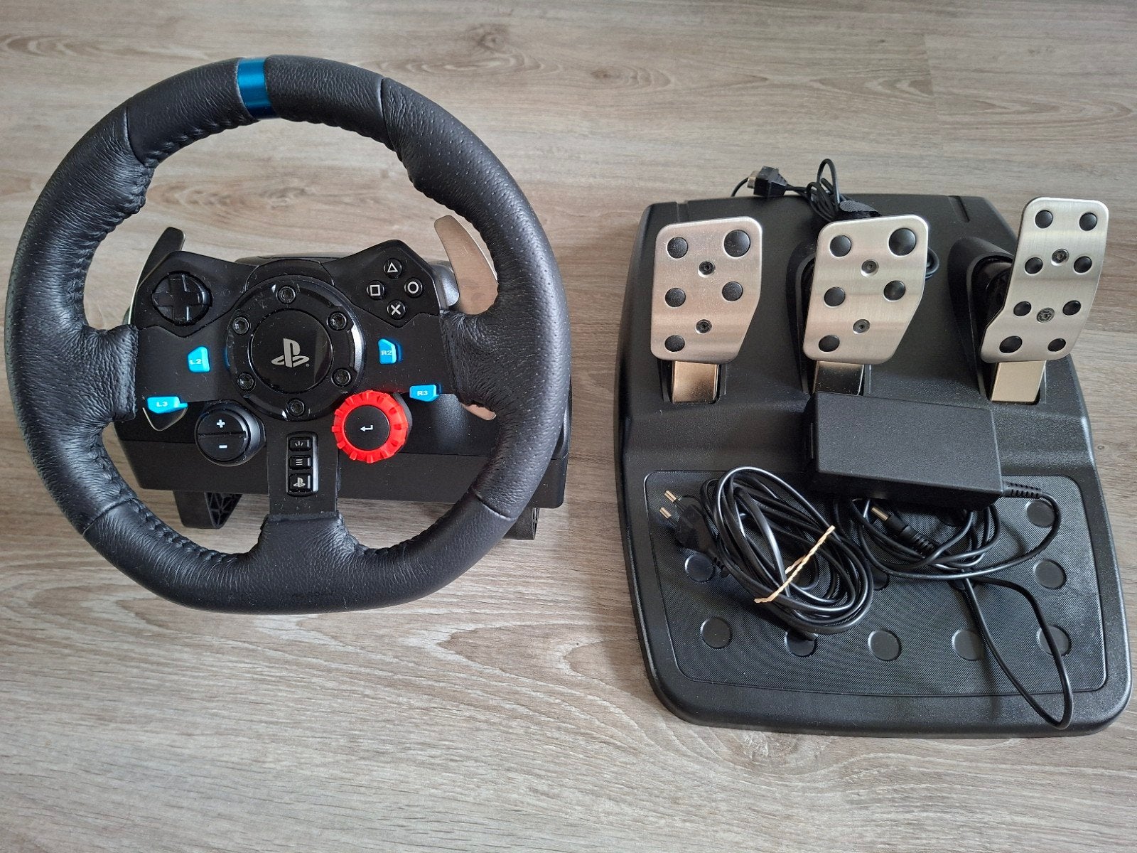 Logitech G29 Driving Force Racing Wheel en Pedalen, Ophalen, Overige merken, Zo goed als nieuw