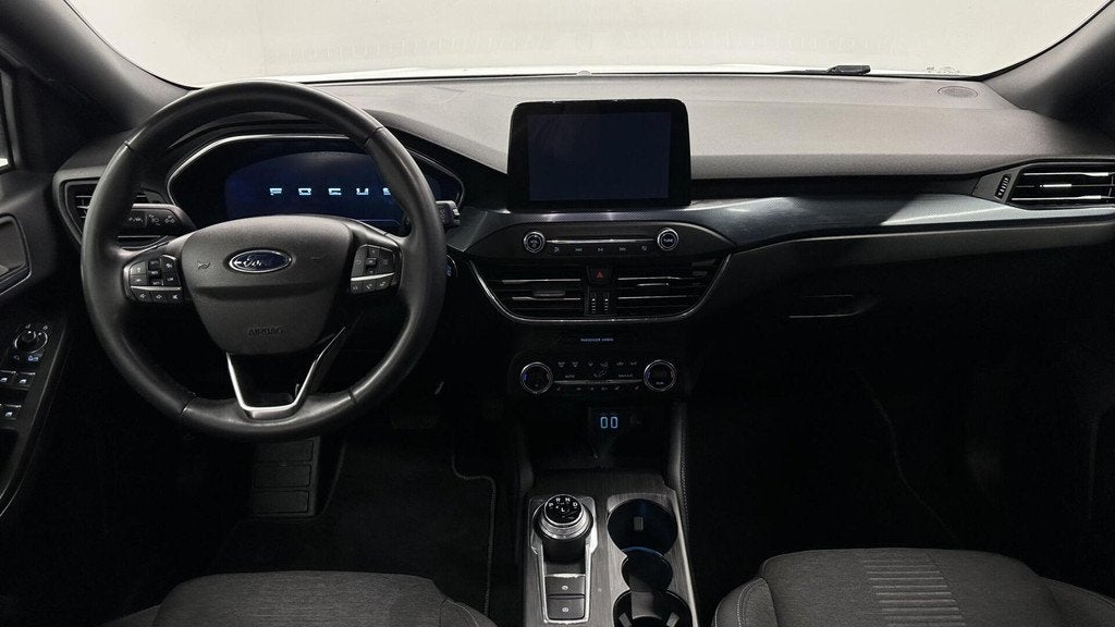 Ford Focus Wagon 1.5 EcoBoost ST Line active X Business TREK, Auto's, Ford, Wit, Origineel Nederlands, 3 cilinders, Autotrust