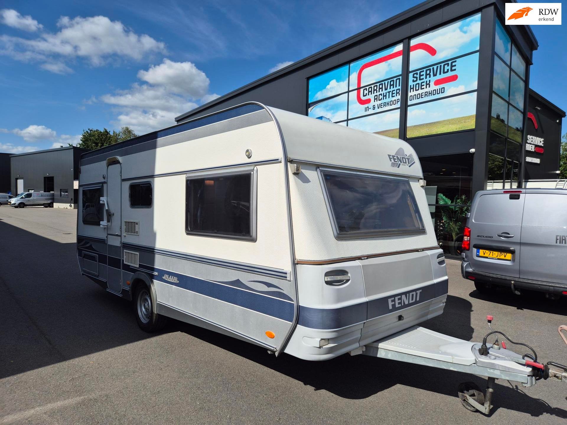 Fendt 510 Saphir Enkele bedden+ z.g.a.n opblaasbare Voortent, Caravans en Kamperen, Caravans, Rondzit, Bedrijf, Fendt, Reservewiel