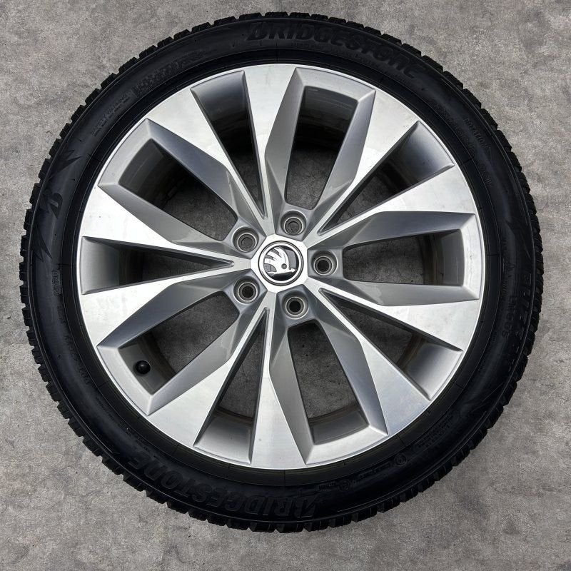 18 inch originele velgen + winterbanden  Skoda Superb, 18 inch, Gebruikt, -, -