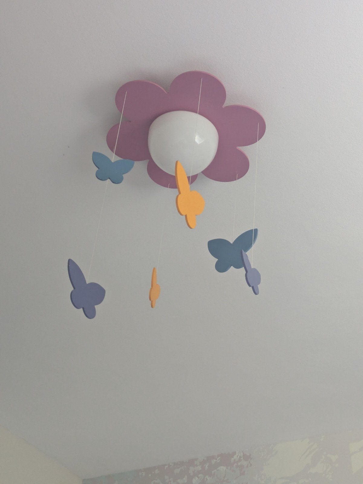 Leuke kinderlamp met vlinders en bloem, Ophalen, Kunststof, Gebruikt, E27 (groot)