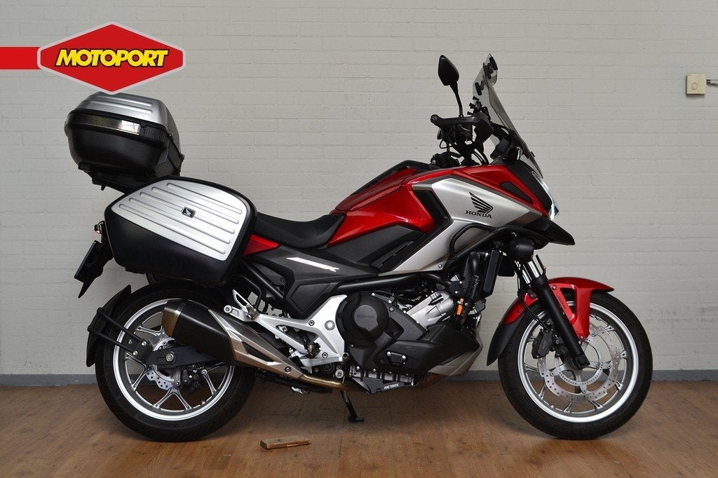 Honda NC 750 X DCT (bj 2016), Dorneveld 180-184
B-1731  Zellik, BE, Honda Motor Europe, Bedrijf, Toermotor