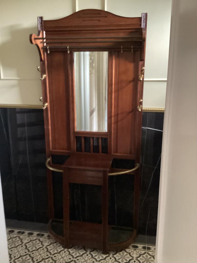 Antieke houten kapstok met spiegel en hoedenrek, Wandkapstok, Gebruikt, 200 cm of meer, Ophalen of Verzenden