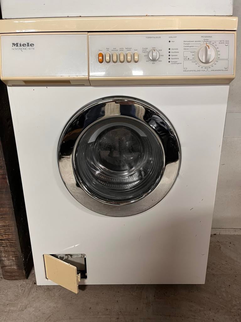 Miele Novotronic W718 Wasmachine - Betrouwbaar en Degelijk, Ophalen, Gebruikt, Voorlader, 85 tot 90 cm