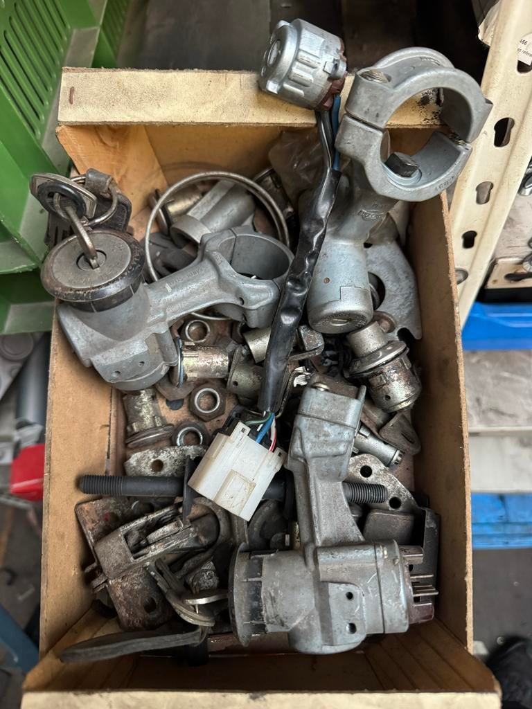 Diverse sloten en contactsloten Datsun 240z 260z 280z, Ophalen of Verzenden, Gebruikt, Nissan