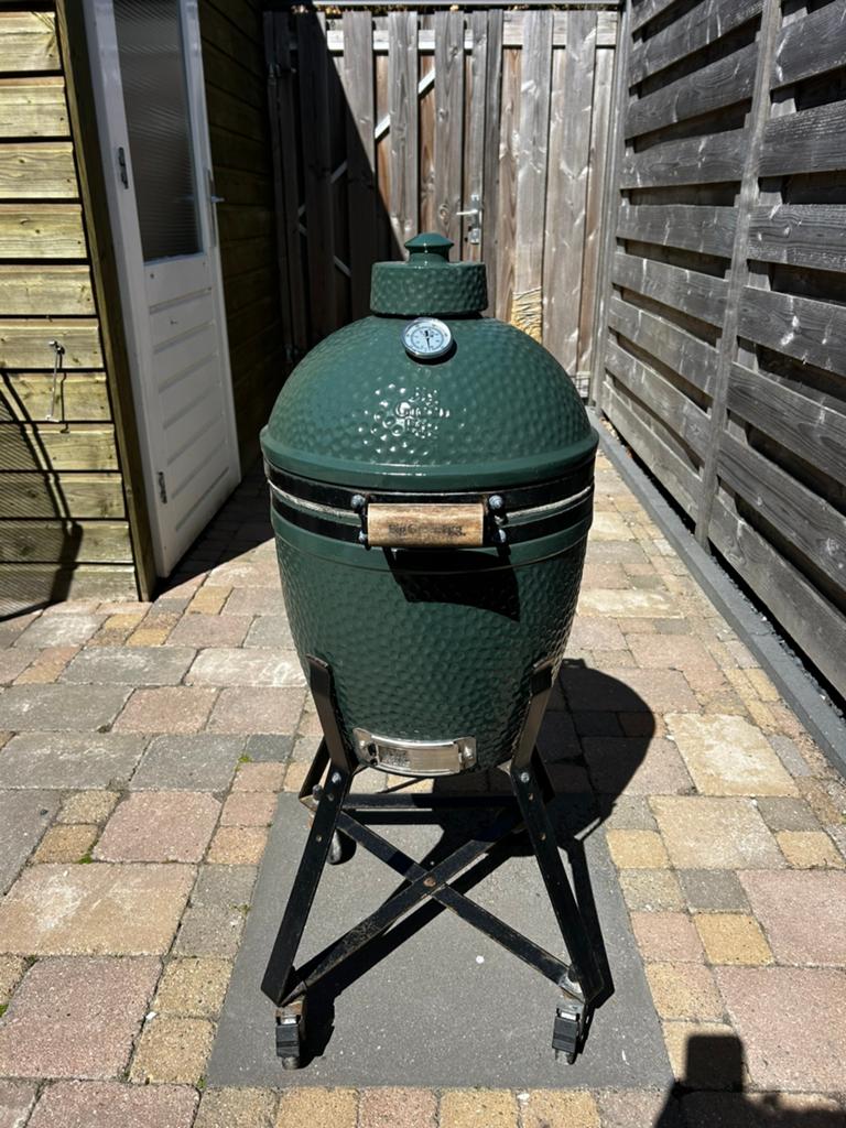 Big Green Egg Small/ConvEGGtor/Cast Grid/KAMADO/BBQ, Tuin en Terras, Houtskoolbarbecues, Ophalen of Verzenden, Zo goed als nieuw