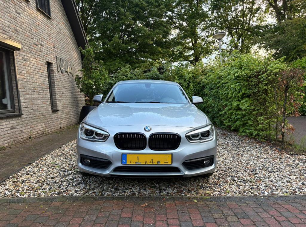 BMW 1-Serie 116i 109pk 2017 Zilvergrijs, 1-Serie, Achterwielaandrijving, 1280 kg, Origineel Nederlands
