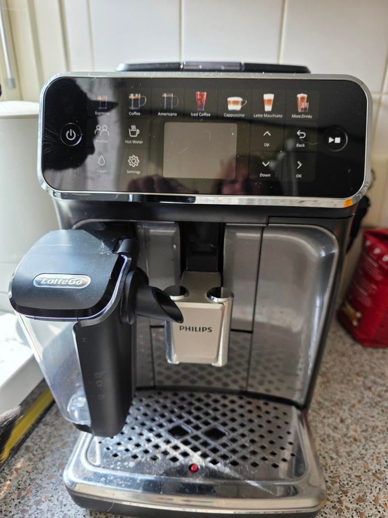 Philips latte go ep4449/70, serie 4400, Witgoed en Apparatuur, Koffiezetapparaten, Afneembaar waterreservoir, Koffiemachine, 2 tot 4 kopjes