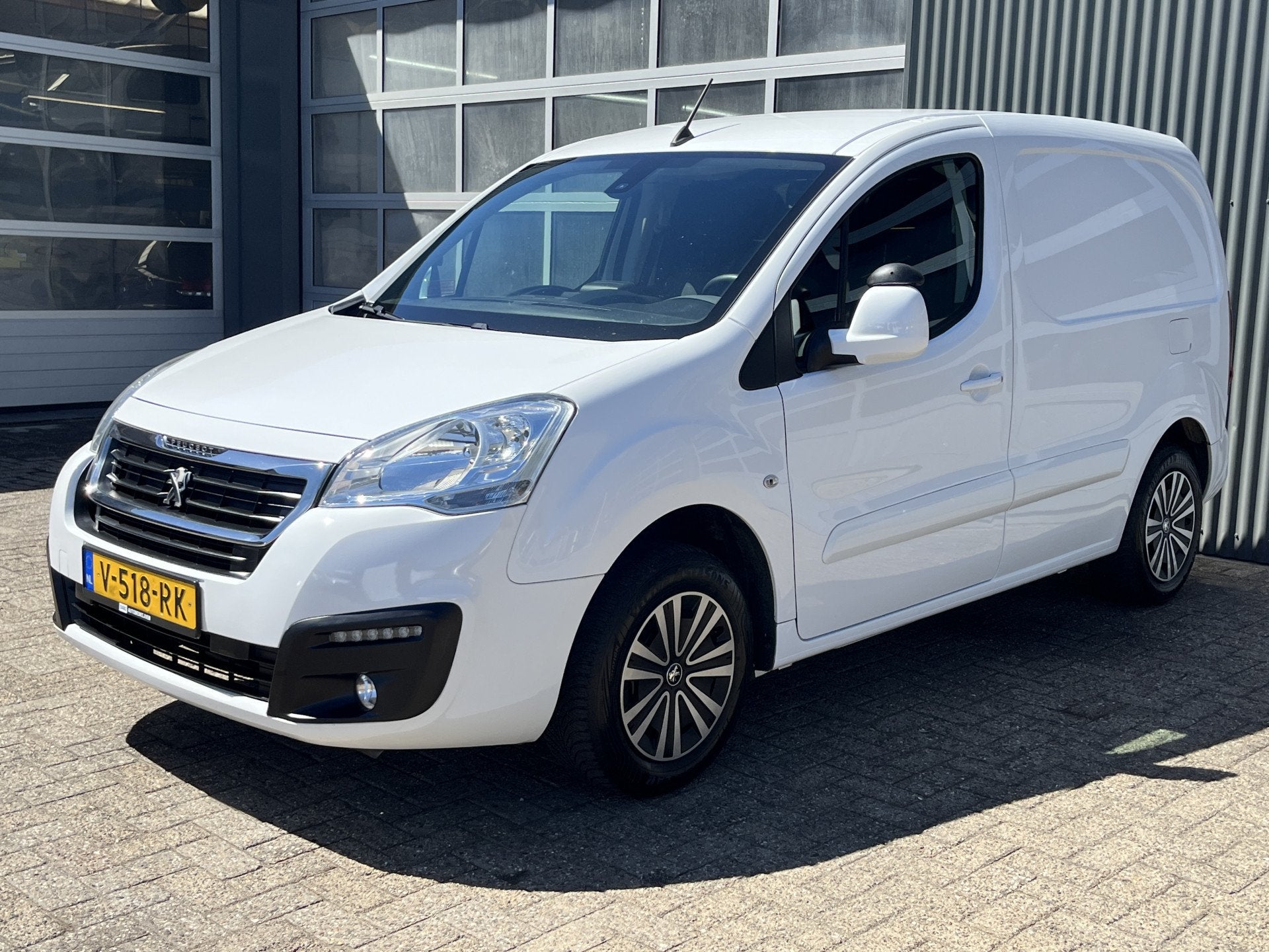 Peugeot Partner 120 1.6 BlueHDi Airco Cruise controle Trekha, Voorwielaandrijving, Bluetooth, Gebruikt, 4 cilinders