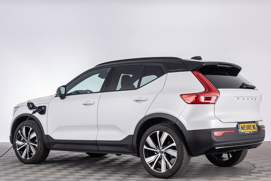 Volvo XC40 1.5 T4 Recharge R-Design | Half LEDER | 20 Inch |, 12 maanden, Gebruikt, Wit, Plug-in hybride