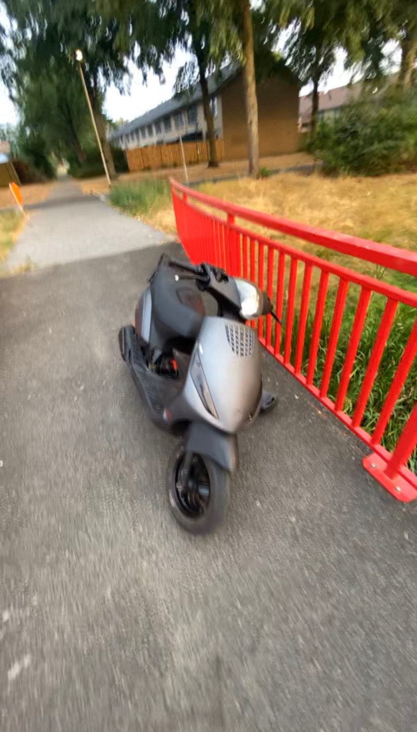 Zip 125 geldig snor (ook teruil), Fietsen en Brommers, Scooters | Piaggio, Tweetakt, Zip, Zo goed als nieuw, Maximaal 25 km/u