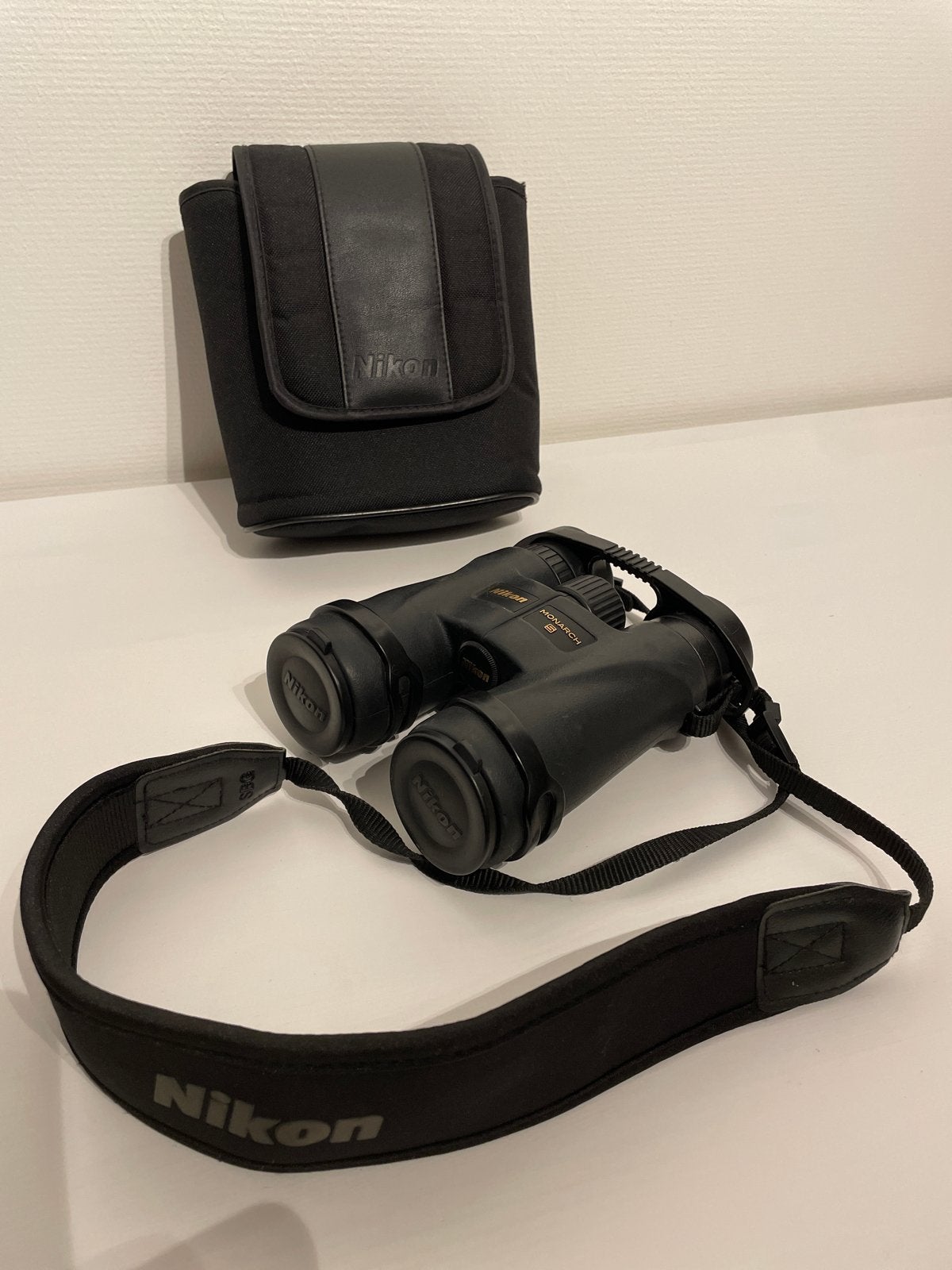 Nikon Monarch 5M 8x42 Verrekijker met originele tas en riem, Dakkant (recht), Ophalen of Verzenden, Zo goed als nieuw, 8 tot 12x