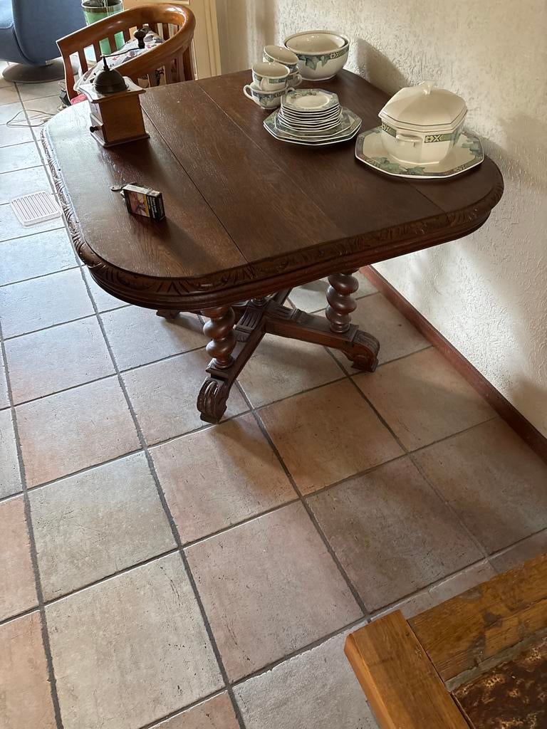 Antieke eettafel met gedraaide poten, Antiek en Kunst, Antiek | Meubels | Tafels, Ophalen of Verzenden