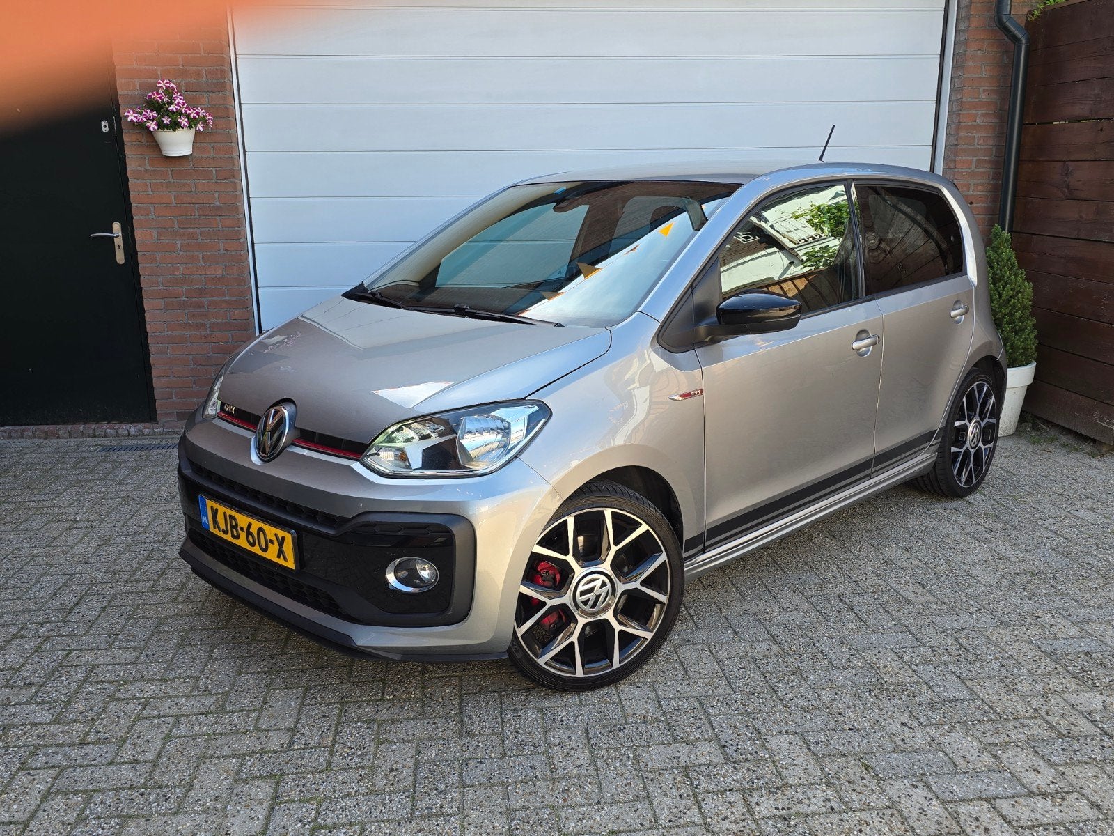 Volkswagen up! 1.0 GTI 115PK 5Deurs  2018, Voorwielaandrijving, Multifunctioneel stuurwiel, Up!, 4 cilinders