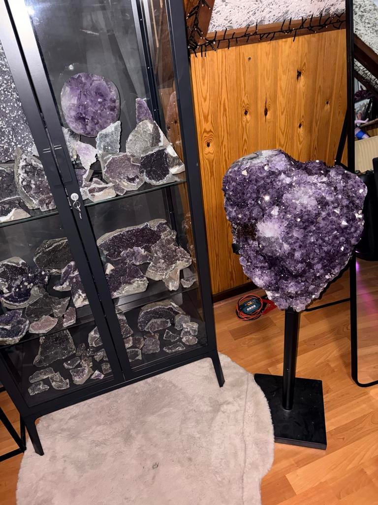 Grote Amethist Geode Hartvormig op Standaard - 29,9 kg, Ophalen, Zo goed als nieuw