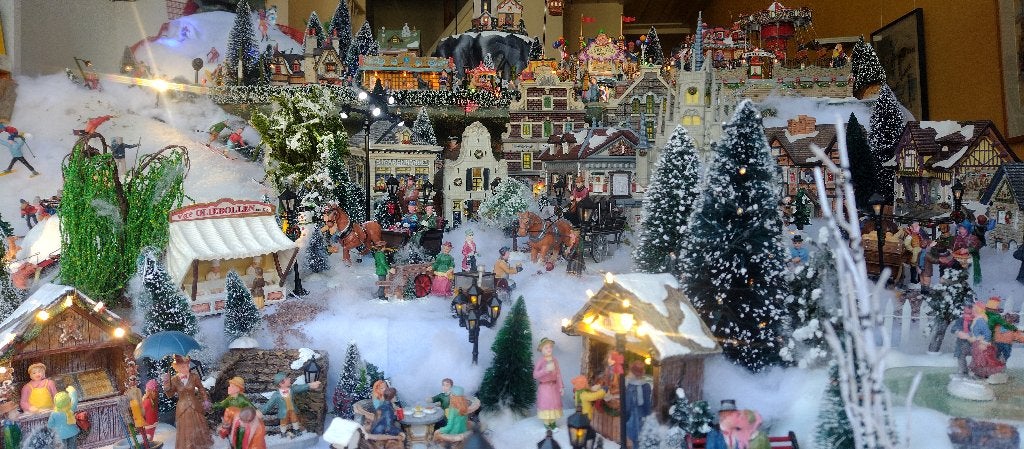 Kersthuisjes, kerstdorp met skilift en bewegende taferelen., Ophalen, Gebruikt