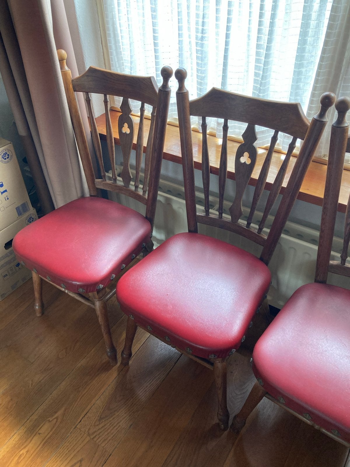4 onverslijtbare eetkamerstoelen met skai zitting, Huis en Inrichting, Stoelen, Gebruikt, Vier, Hout, Rood, Ophalen