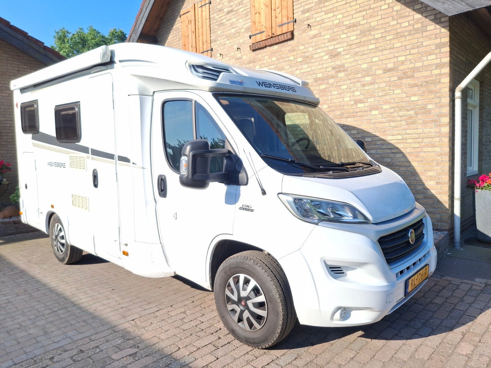 Caravans And Camping Buscamper
