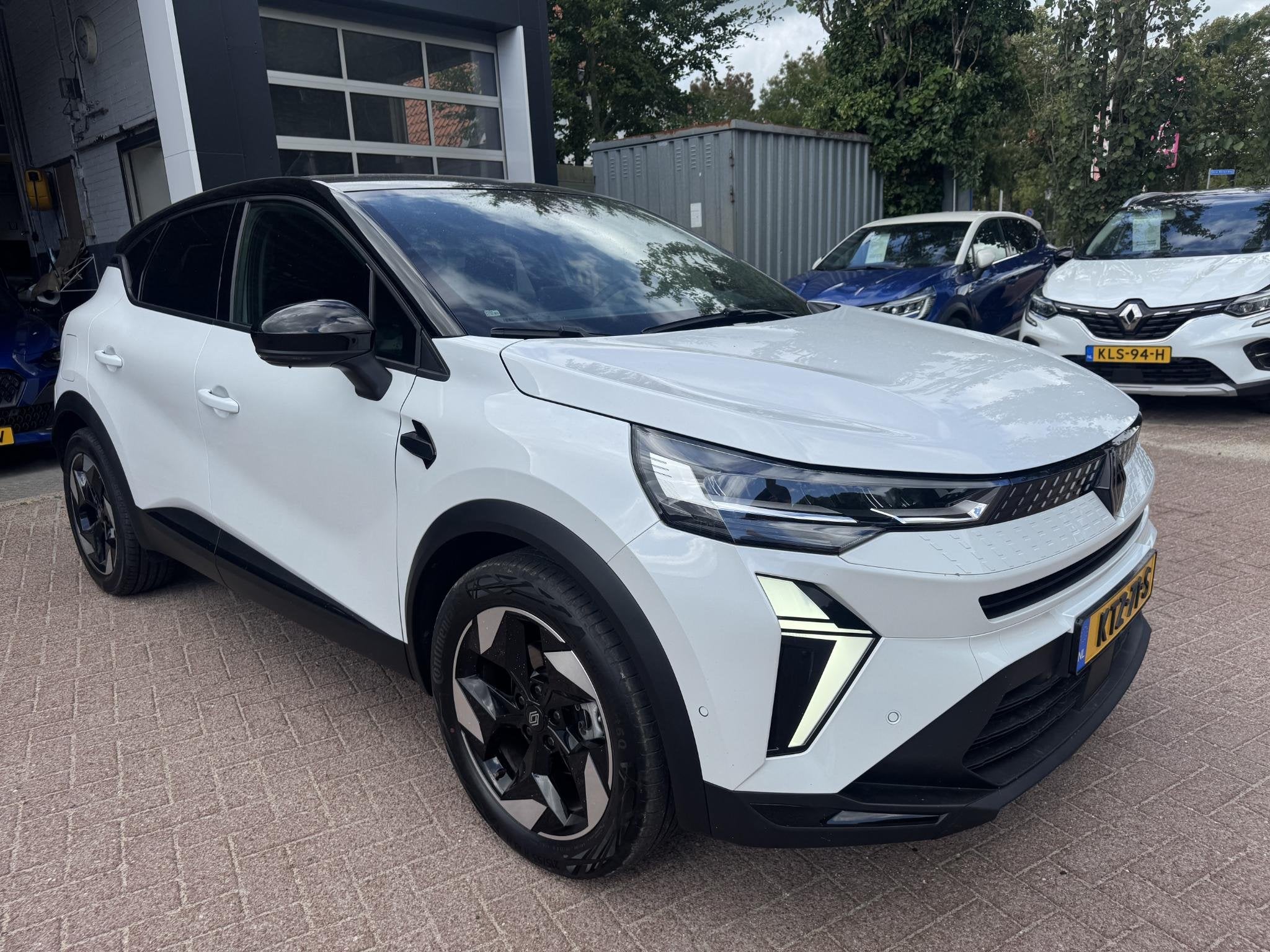 Foto 3 van Renault Captur 1.8 E-Tech full hybrid 160 techno