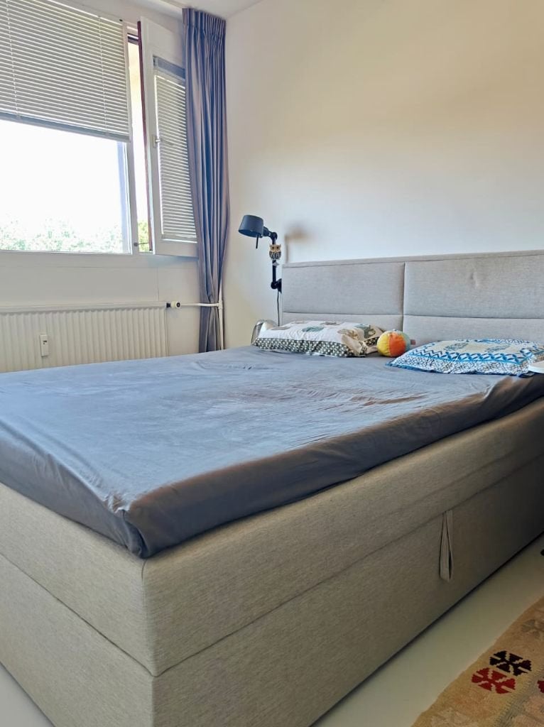 Goossens Hydraulic Storage Bed + Mattress + 8 cm Luxa Topper, Huis en Inrichting, Slaapkamer | Boxsprings, Ophalen, Gebruikt, Beige