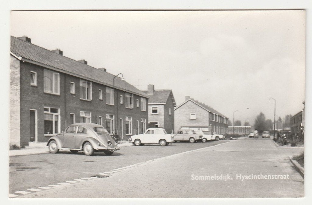 Sommelsdijk (bij Middelharnis)- Hyacinthenstraat, oude autos, Verzamelen, Ophalen of Verzenden, 1960 tot 1980, Ongelopen, Zuid-Holland