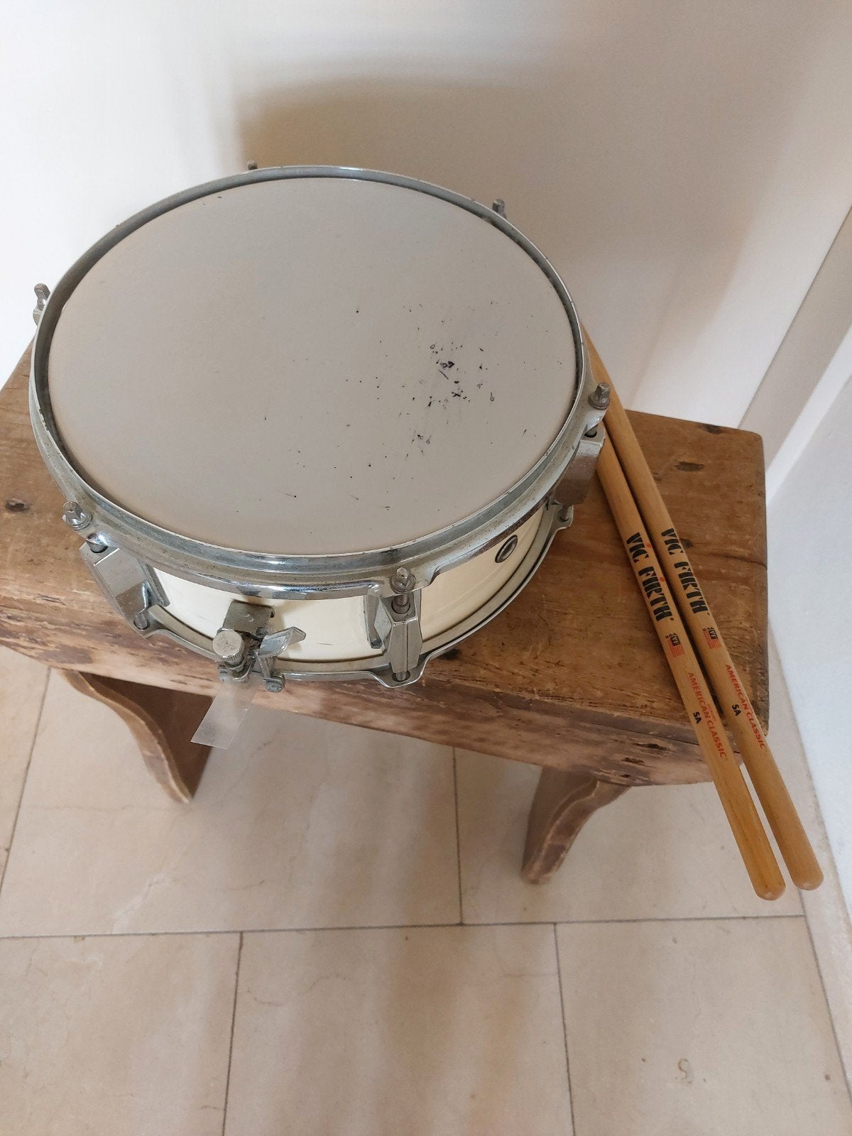 Vintage trommel met twee stokken. Vic Firth American Classic, Muziek en Instrumenten, Ophalen of Verzenden, Trommel