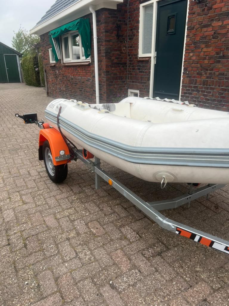 Zodiac yachtline 275 met een 15 pk 2 takt, Ophalen of Verzenden, Zo goed als nieuw, Motorboot