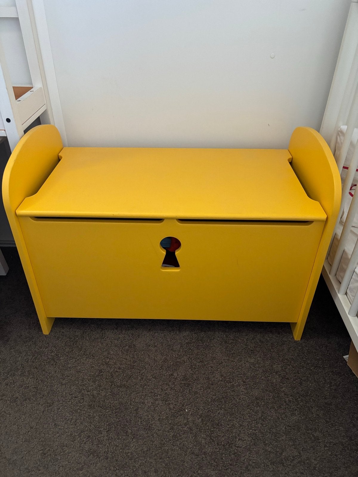 Ikea Trogen gele speelgoedkist / opbergkist met deksel, Ophalen, Zo goed als nieuw, Jongen of Meisje