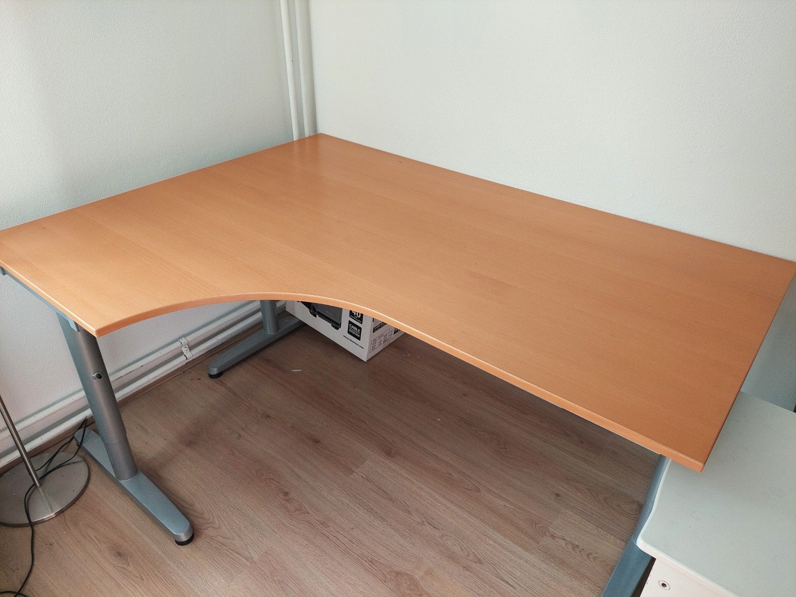 Hoekbureau Ikea Galant in hoogte verstelbaar, Ophalen, In hoogte verstelbaar, Zo goed als nieuw, Hoekbureau