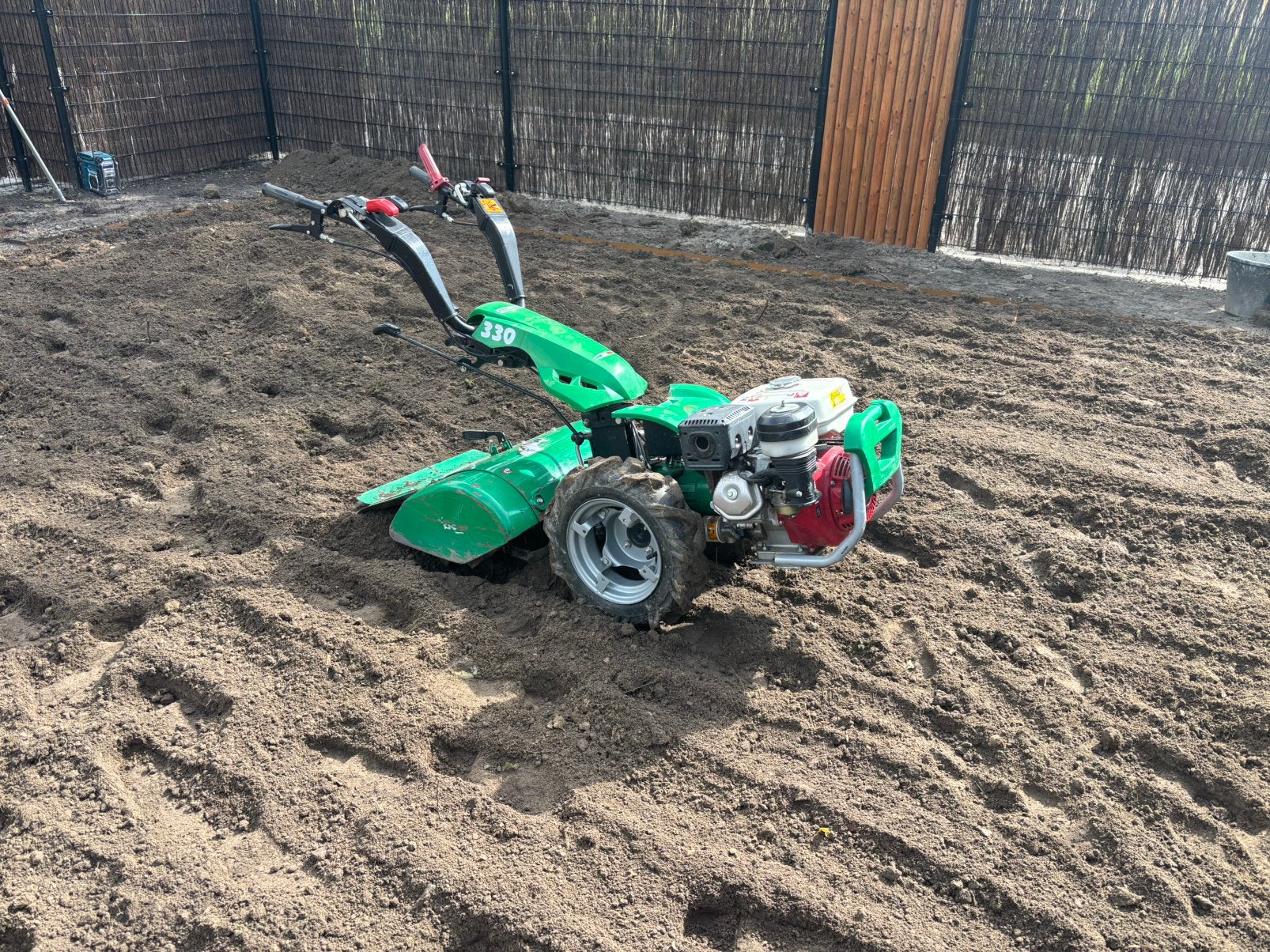Tuinfrees te huur, Tuin en Terras, Hand-tuingereedschap, Zo goed als nieuw, Ophalen