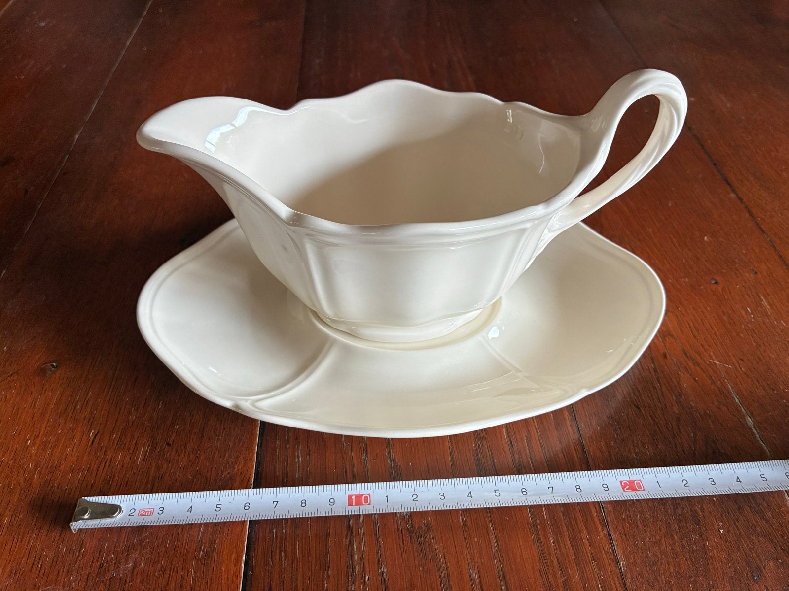 Wedgwood Queens Plain sauskom met schotel, Gebruikt, Klassiek, Overige typen, Ophalen of Verzenden