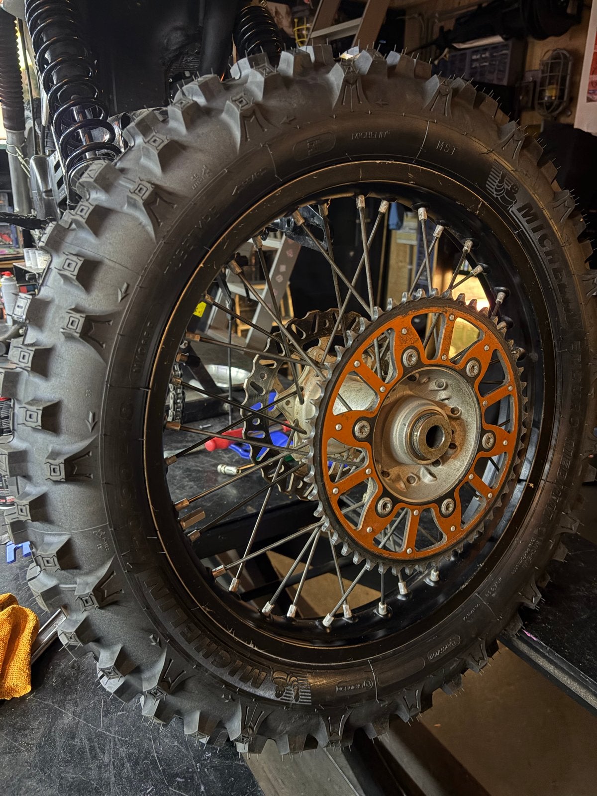 Nette Achtervelg KTM met band michelin, Motoren, Ophalen, Gebruikt