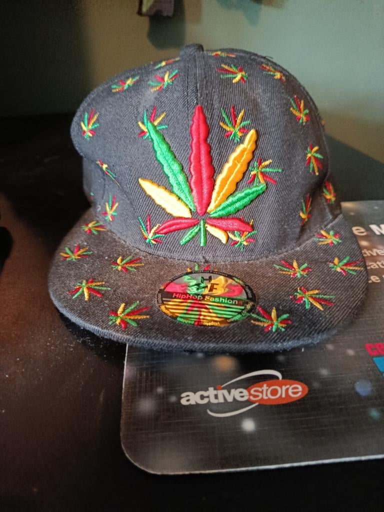 Hiphop Fashion Pet met Rasta Wietblad Design - One Size, Hiphop Fashion, One size fits all, Ophalen of Verzenden, Pet