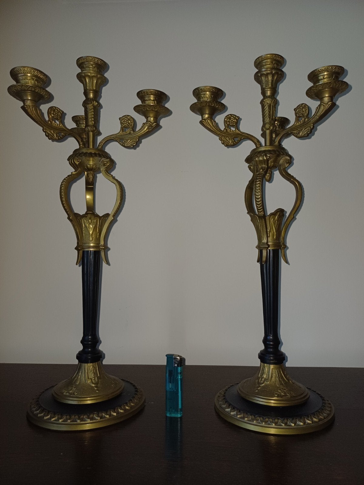 Set van 2 Zwart-Gouden Kandelaars - 50 cm Hoog, Antiek en Kunst, Antiek | Kandelaars, Ophalen of Verzenden
