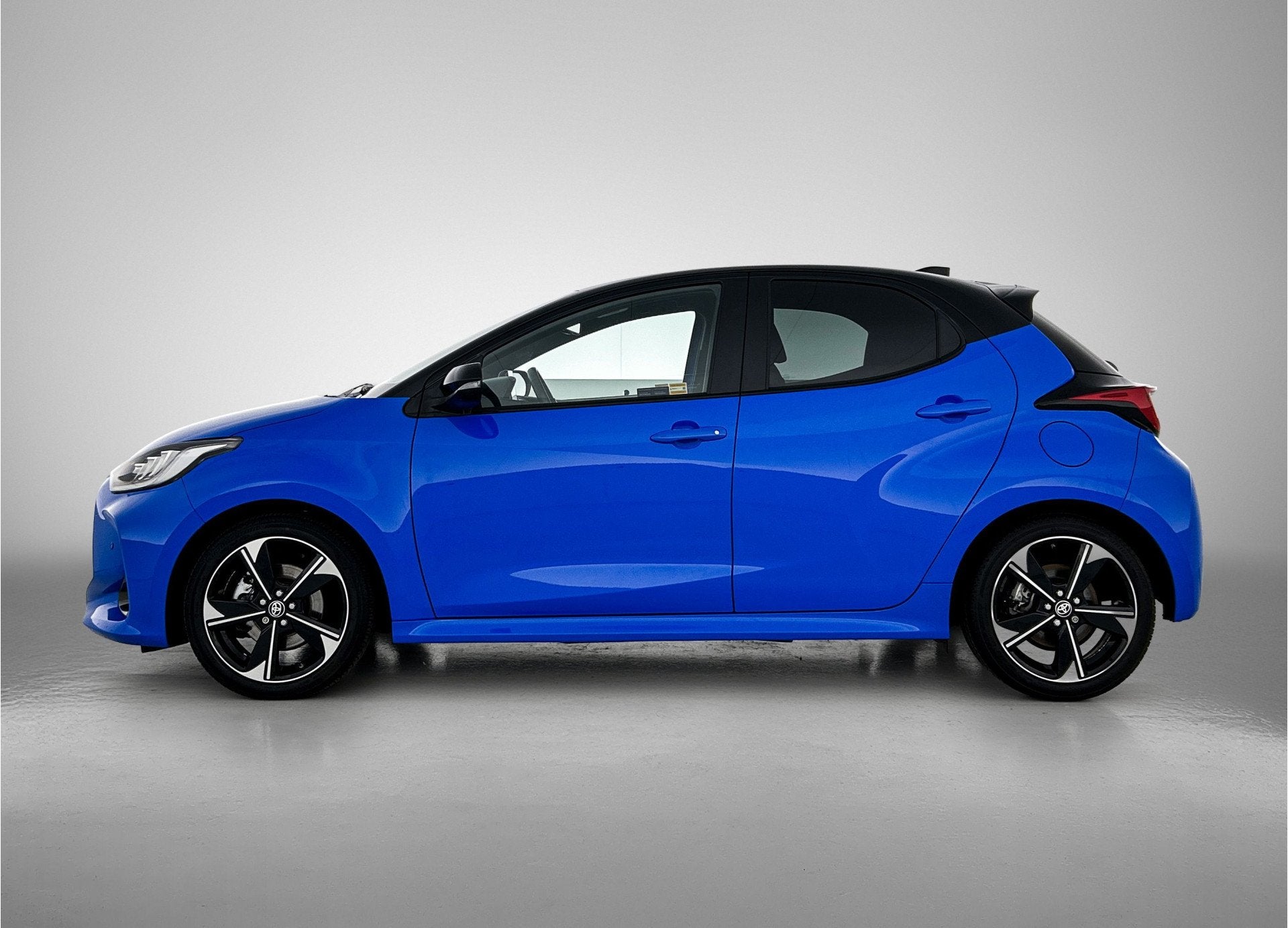 Toyota Yaris 1.5 Hybrid 130 Launch Edition limited | Head-up, 12 maanden, 450 kg, Gebruikt, Blauw