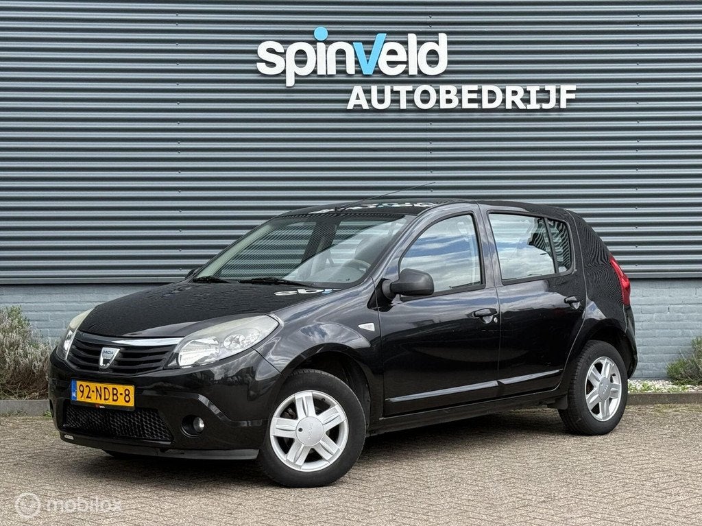Dacia Sandero 1.2 Blackline - Airco - Nap - Elektrische rame, Voorwielaandrijving, Gebruikt, Zwart, Origineel Nederlands